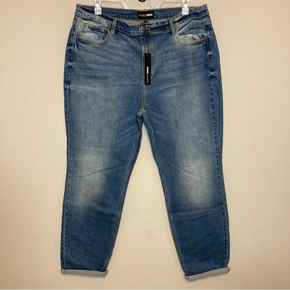 NWT FASHION NOVA Women’s Plus Size 18 Distressed High Rise Jeans Medium Wash - Picture 2 of 16